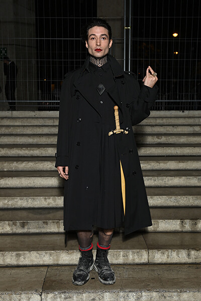 211021_Burberry-celebrates-Anne-Imhof's-exhibition-'Natures-Mortes'-at-Palais-de-Tokyo---Ezra-Miller.jpg