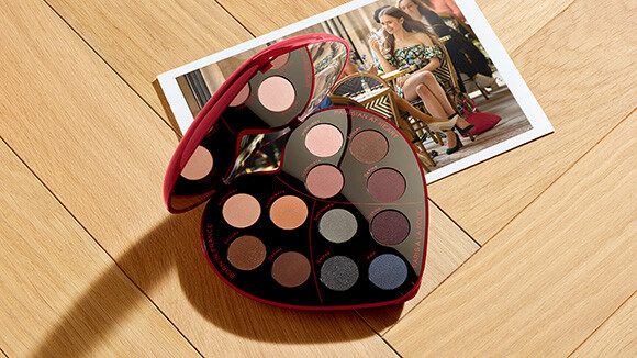 211026_01_Lancome-Eyeshadow-Still-Life-Maxy-Palette-Eyeshadows-Base-Emily-In-Paris-16X9-000--Open.jpg