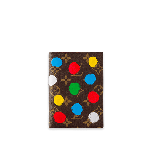 221219_5_Louis-Vuitton-x-Yayoi-Kusama-Passport-cover-in-Monogram-canvas-with-Painted-Dots-print.gif