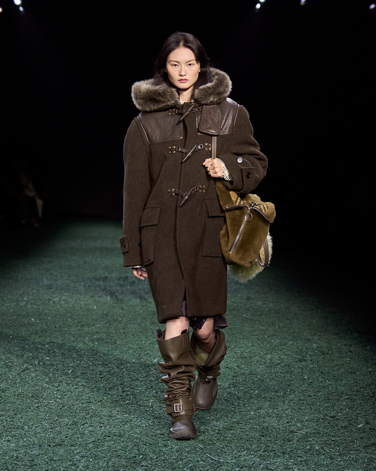 240226_Burberry-Winter-2024-Show---Look-4.jpg