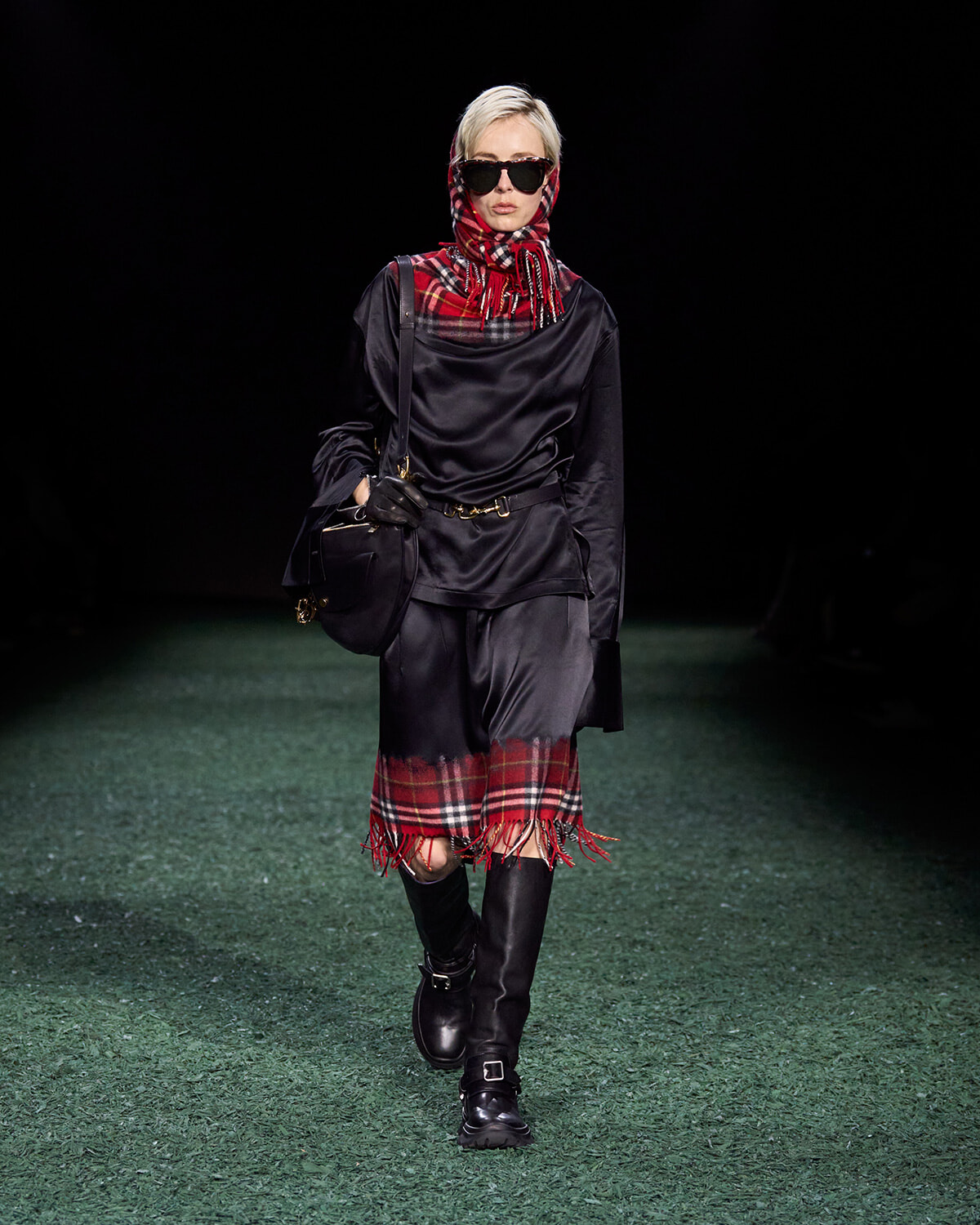 240226_Burberry-Winter-2024-Show---Look-40.jpg