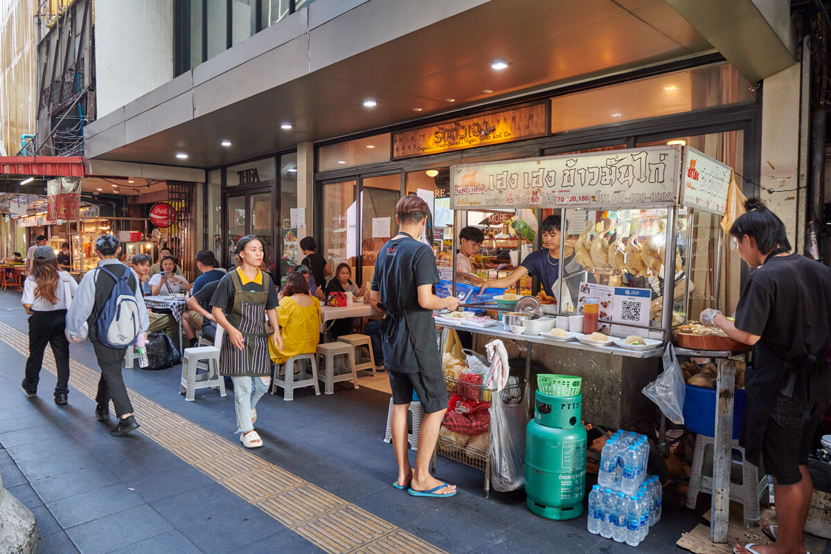 240612_bangkok_Heng-Heng-Chicken-Rice_shop.jpg