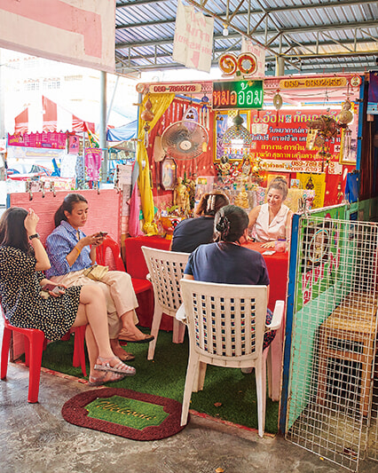 240808_thai_fortune_telling_01.jpg