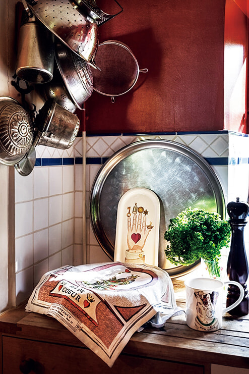 240813_marinmontagut_villa_kitchen02.jpg