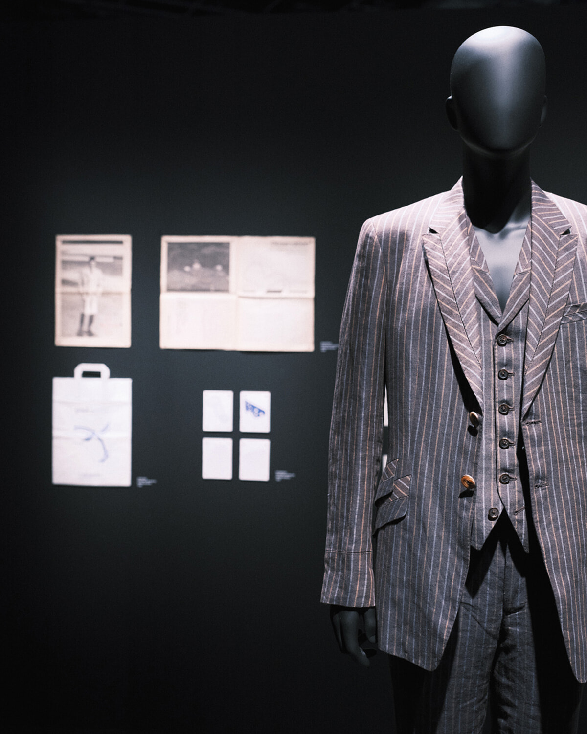 241002_A FRAME AROUND A PICTURE SIX DECADES OF PAUL SMITH TAILORING_01.jpg