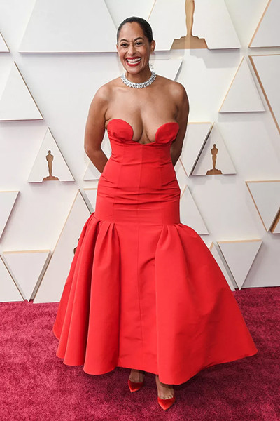 25-220329-oscars2022-costumes.jpg