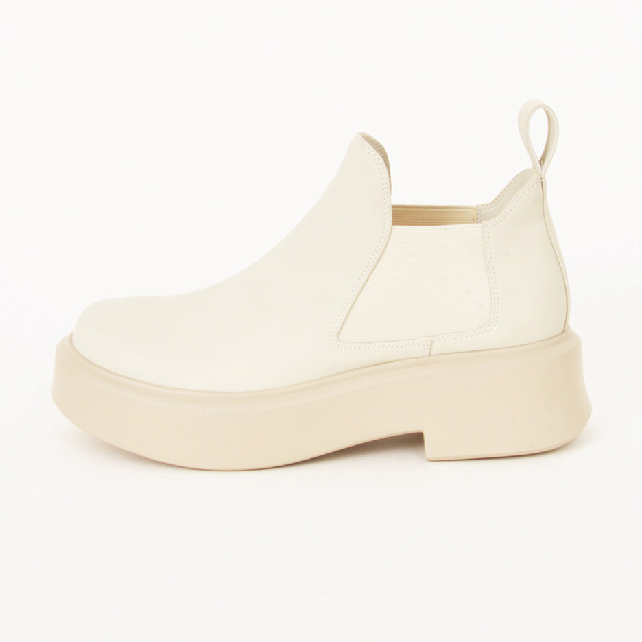250605-rainshoes-04.jpg