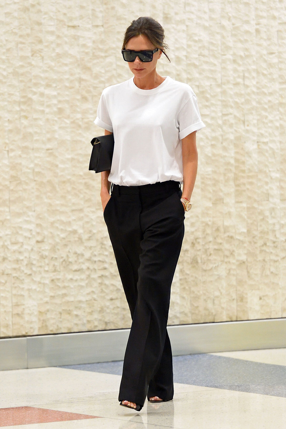250729-airportlook-victoriabeckham.jpg