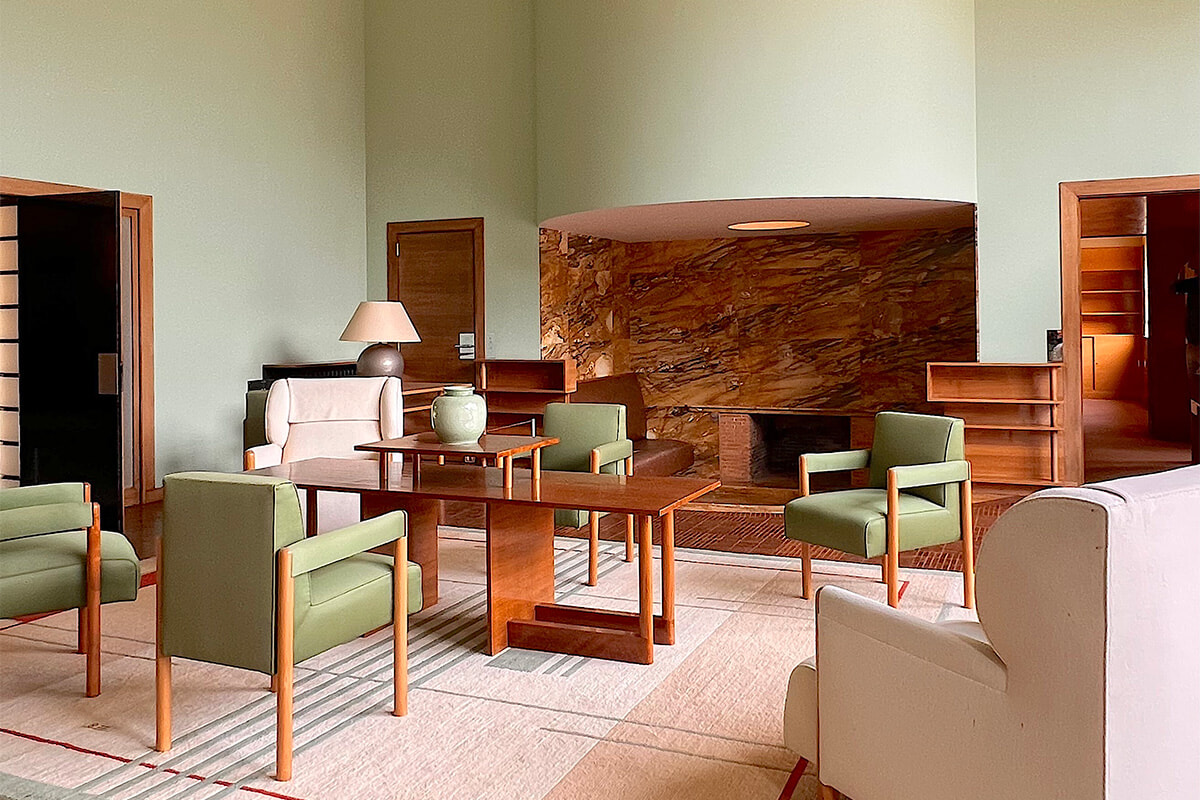 ラ・ピシーヌから足を延ばして、珠玉のアール・デコ建築カヴロワ邸へ。