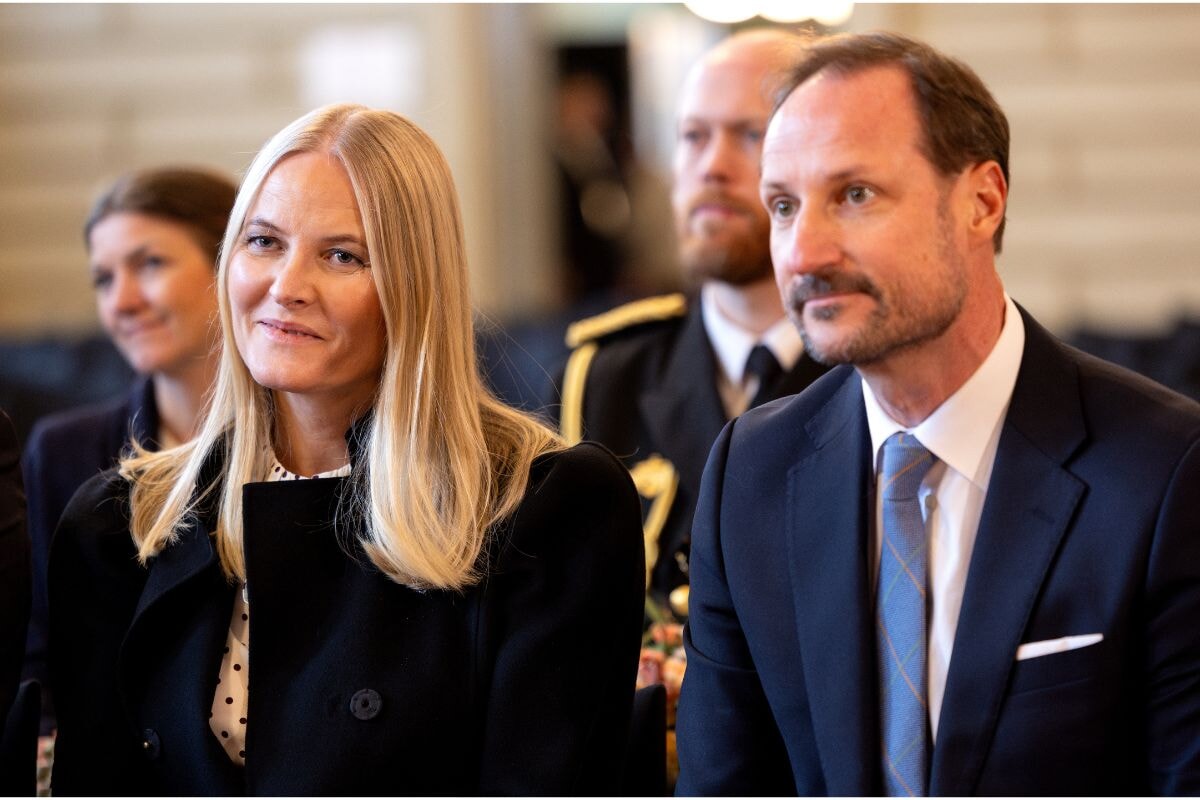 息子の強姦容疑裁判を控え......ノルウェーのメッテ＝マリット王太子妃、「エプスタイン事件」に関与？