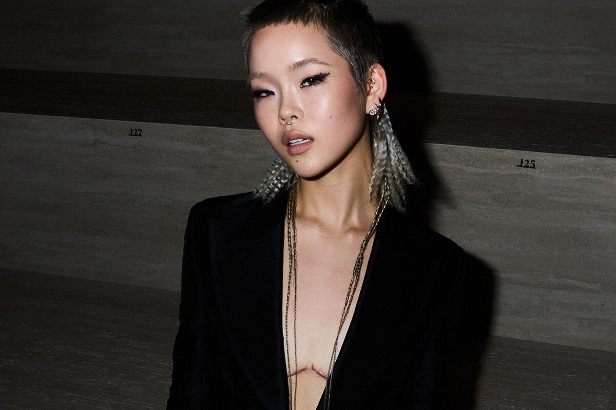 XG COCONA、Stray Kids リノ、髪を切ったデミ・ムーアが集結。デムナによるグッチ初のショーが開催。