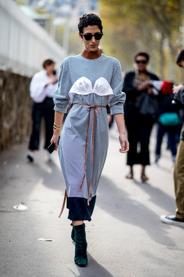 常識を覆す ロエベの遊び心あるワンピース 世界のおしゃれスナップ Fashion Madamefigaro Jp フィガロジャポン