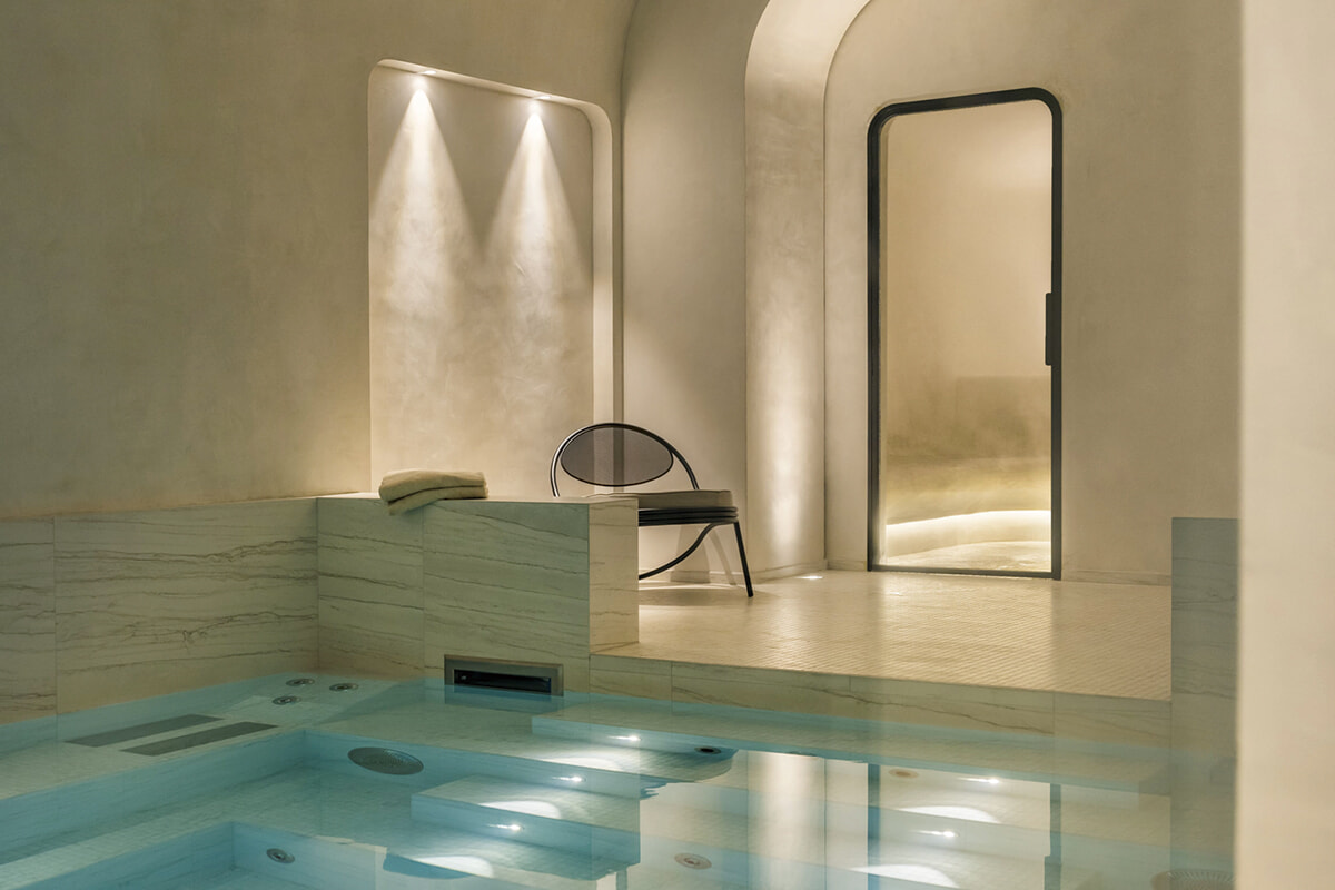250428-spa-des-pres-thum.jpg