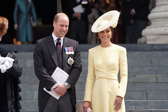 6-Kate-Middleton-et-le-prince-William-à-la-sortie-de-la-messe-du-jubilé.-(Londres,-le-3-juin-2022.)-Abaca.jpg