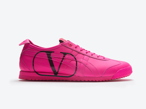 200629-「Valentino-Garavani-x-Onitsuka-Tiger_HOT-PINK_1」.jpg