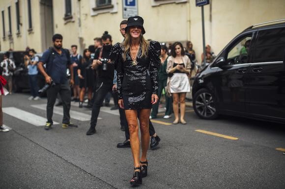 9street-style--tout-ce-qui-brille-a-la-fashion-week-photo-10.jpeg