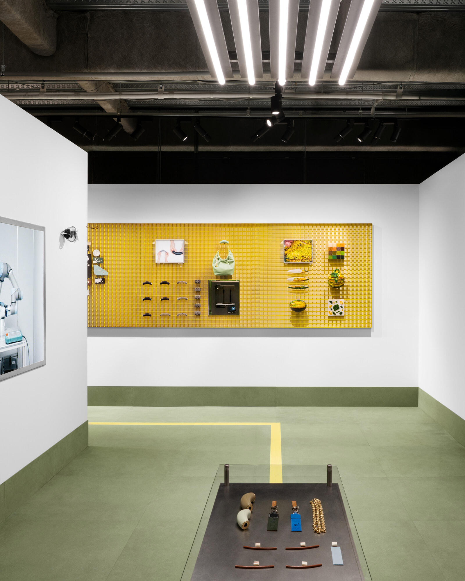LOEWE_TOKYO_EXHIBITION_SPACE_CAPTURE_RGB_CROPPED_4X5_3.jpg