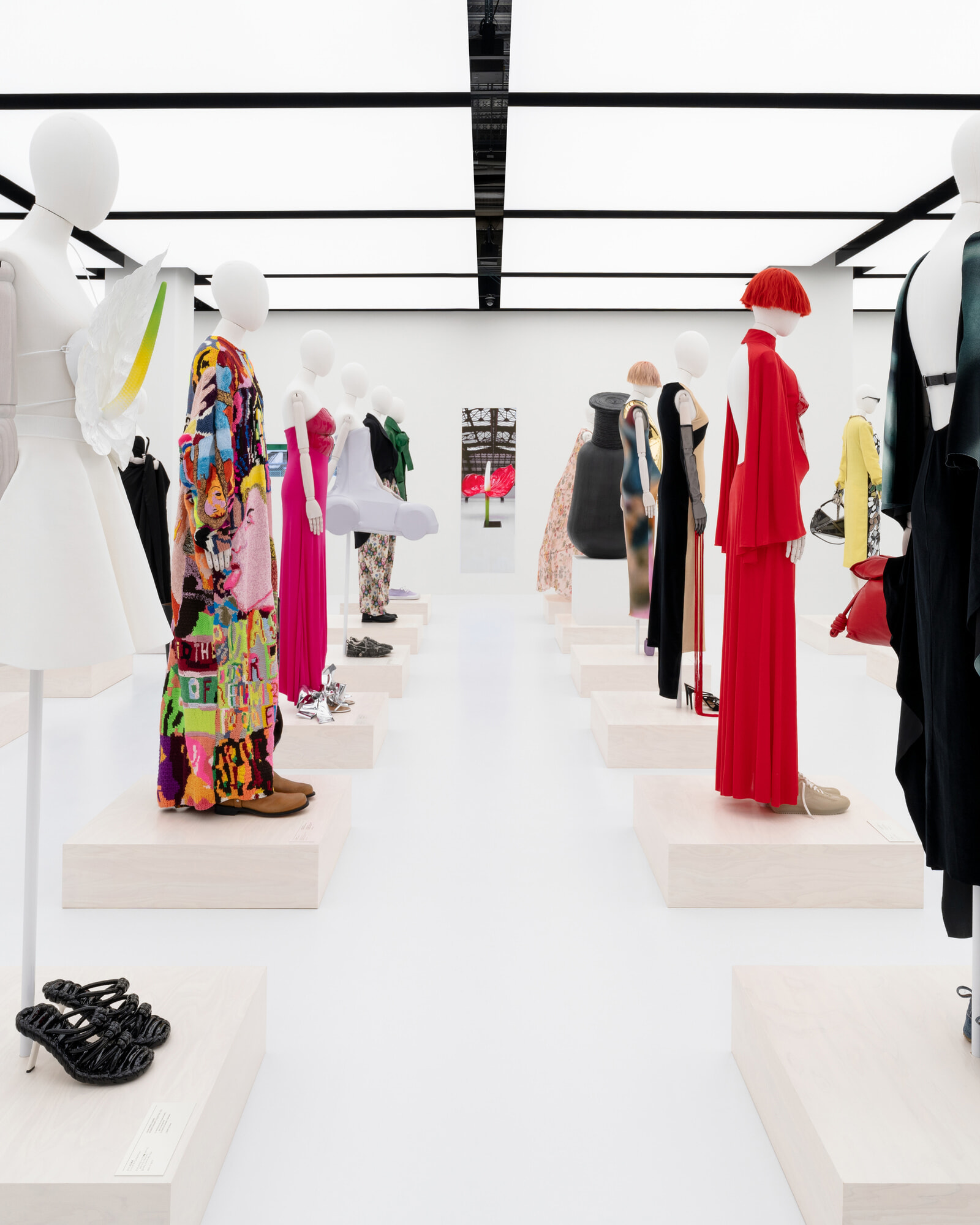 LOEWE_TOKYO_EXHIBITION_SPACE_CAPTURE_RGB_CROPPED_4X5_9.jpg