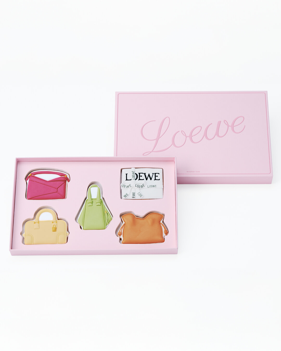 Loewe_1404_4x5.jpg