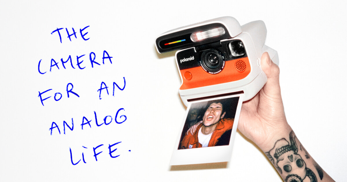 Polaroid Flip PR Hand White 1200x630 5a2471.jpg