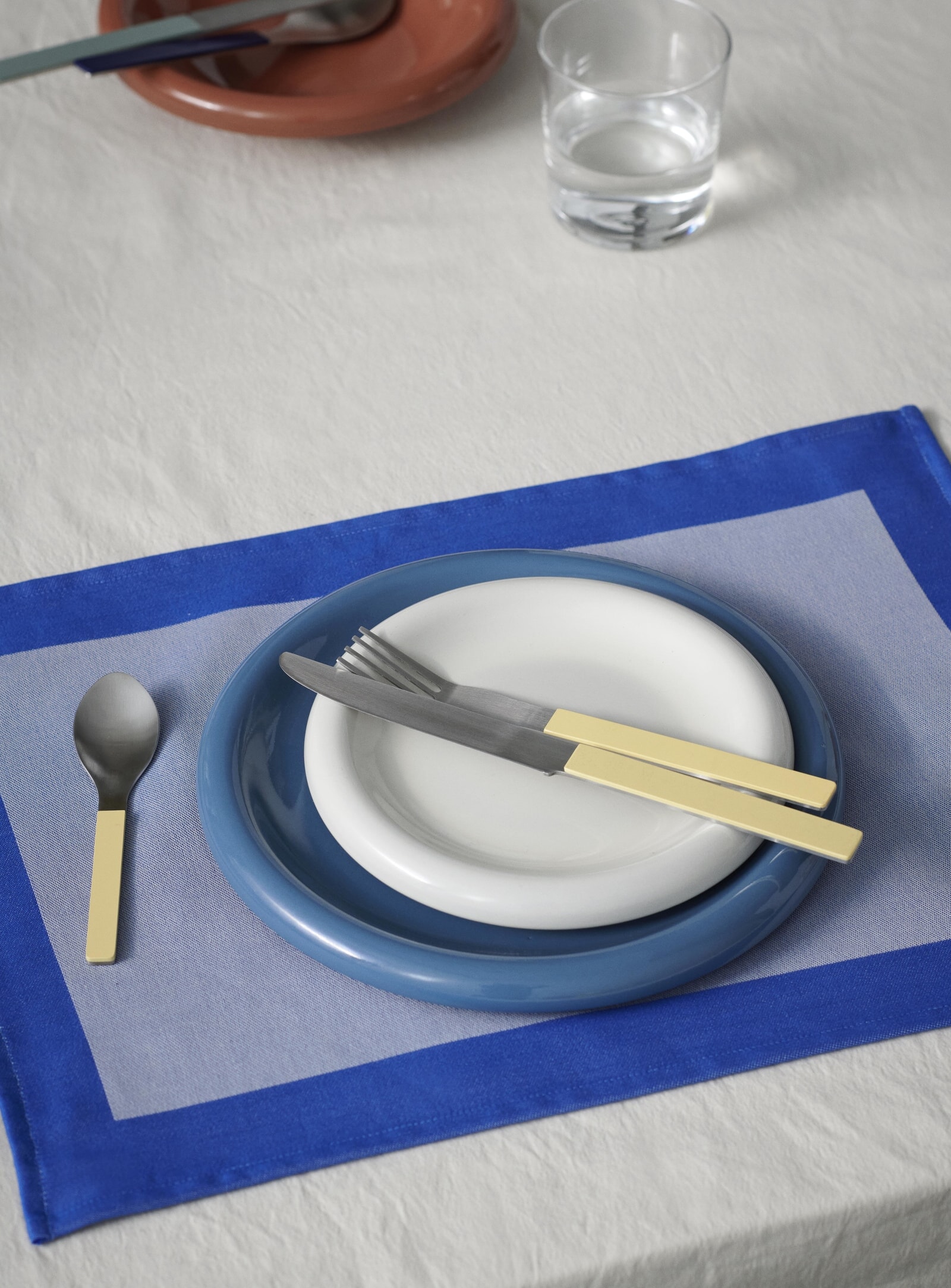 Ram Placemat blue_Barro Plate 24 set of 2 dark blue_Barro Plate 18 set of 2 off-white_MVS Cutlery set of 4 yellow.jpg