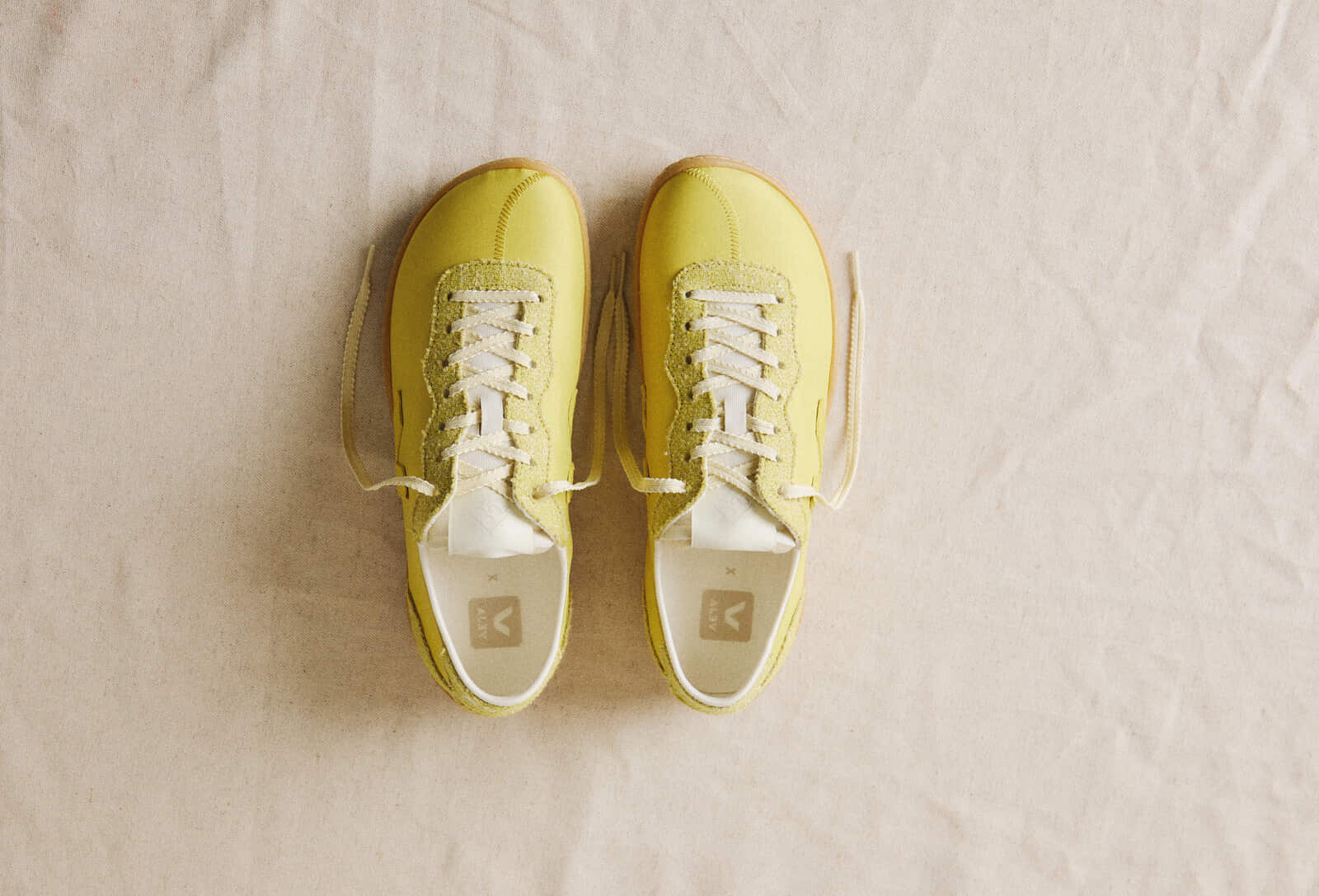 VEJA_SS26_BASERANGE_STILL_LIFE_6 (1).jpg