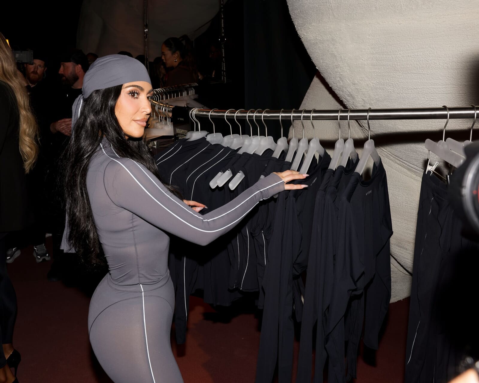 即完売したキム・カーダシアンの下着、議論を巻き起こした理由は?!