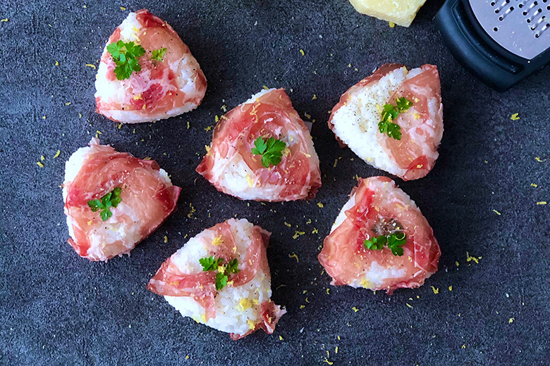 生ハムおにぎり マルシェで人気の味を自宅で再現 ホームパーティレシピ Madamefigaro Jp フィガロジャポン