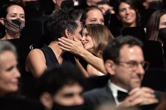 写真 ジョディ フォスター 妻とレッドカーペットに登場 Culture Madamefigaro Jp フィガロジャポン 写真 ジョディ フォスター 妻とレッドカーペットに登場 Culture Madamefigaro Jp フィガロジャポン