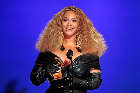 celebrity-news-01-2108013.jpg