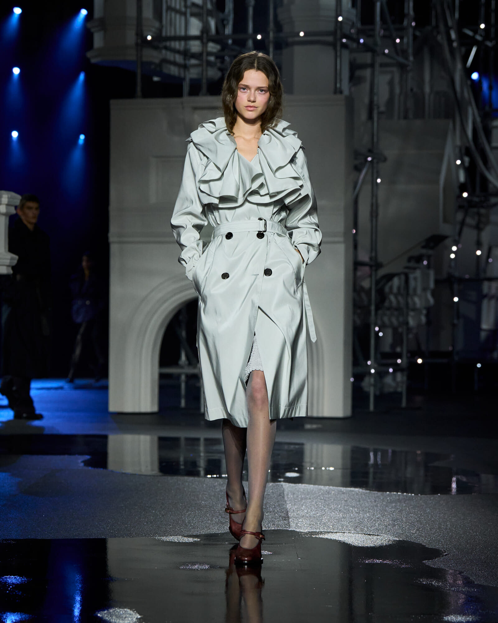 Burberry Winter 2026 Show Fronts - Look 1.jpg