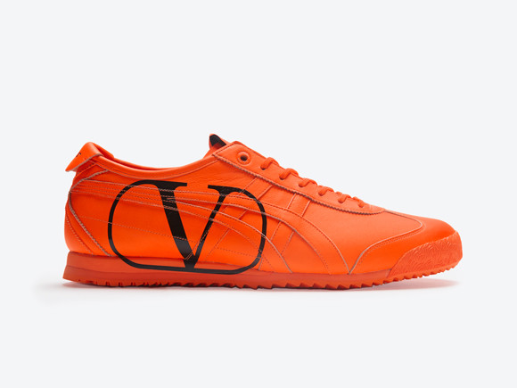 200629-「Valentino-Garavani-x-Onitsuka-Tiger_SHOCKING-ORANGE_1」.jpg