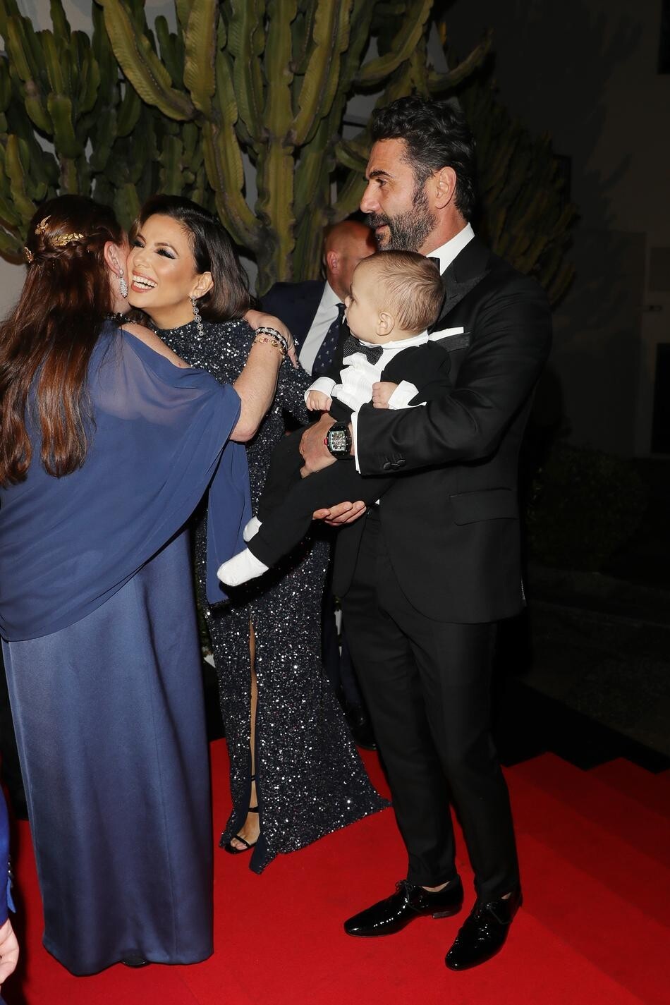 eva-longoria-et-son-fils-en-costume-photo-2.jpg