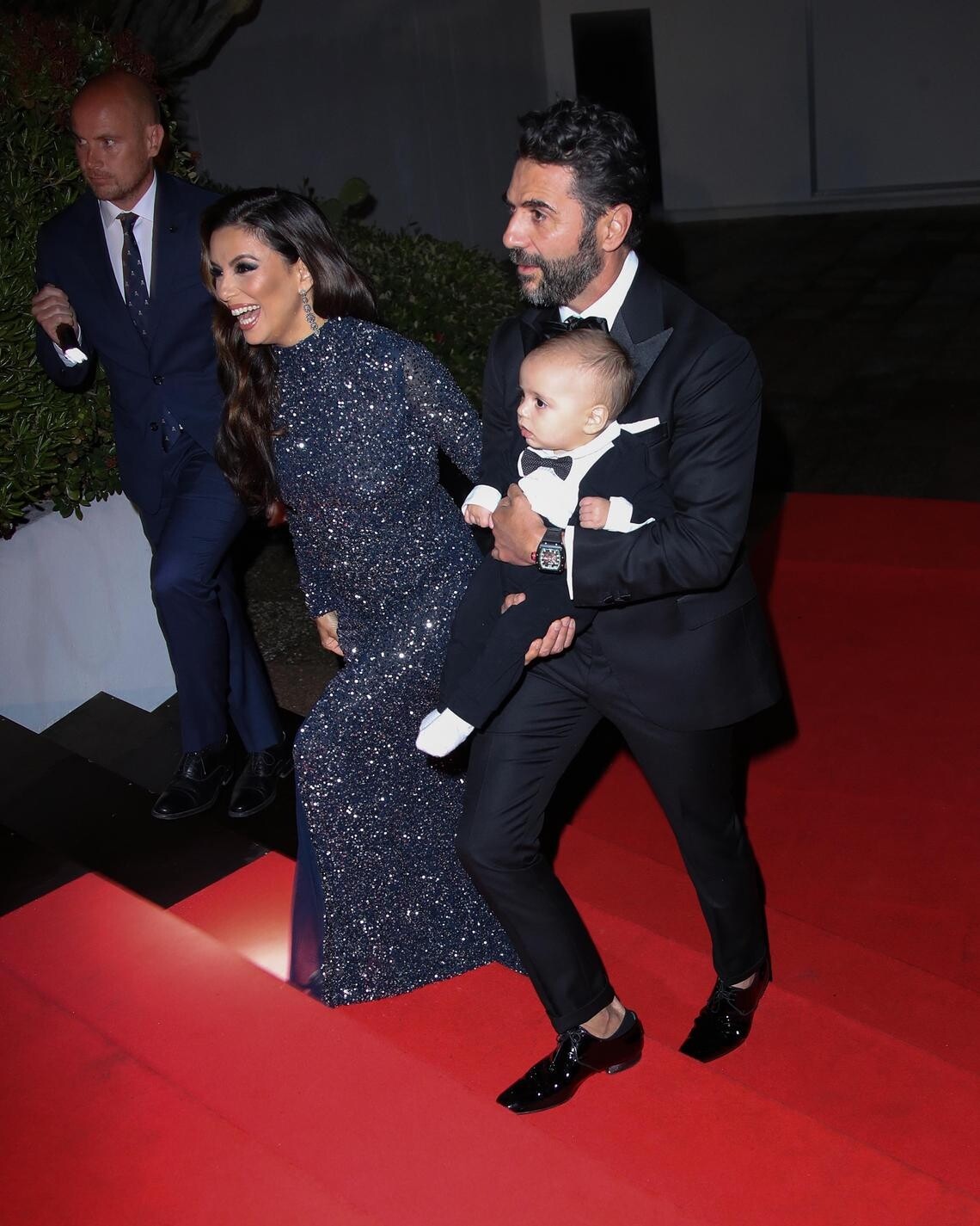 eva-longoria-et-son-fils-en-costume-photo-4.jpg