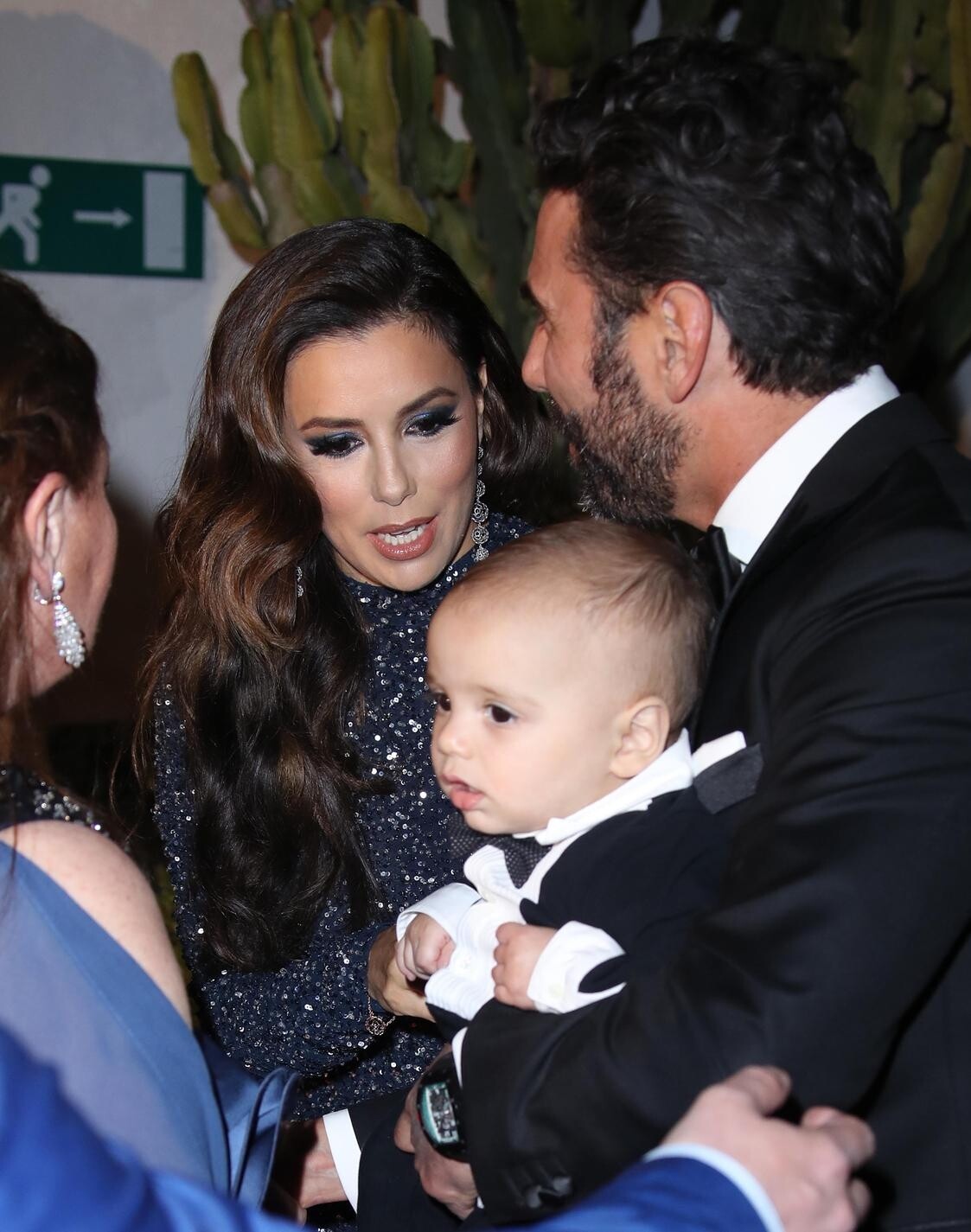 eva-longoria-et-son-fils-en-costume-photo-7.jpg