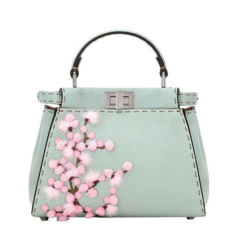 フェンディの「ピーカブー」で桜を愛でる。｜Fashion｜madameFIGARO.jp