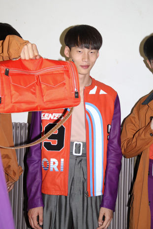 re_KENZO-SS18-Show-backstage-2.jpg