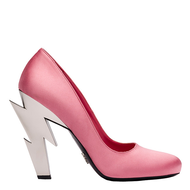 https://madamefigaro.jp/upload-files/select_shoes-prada-2019aw-PradaDonnaFW19_22.jpg
