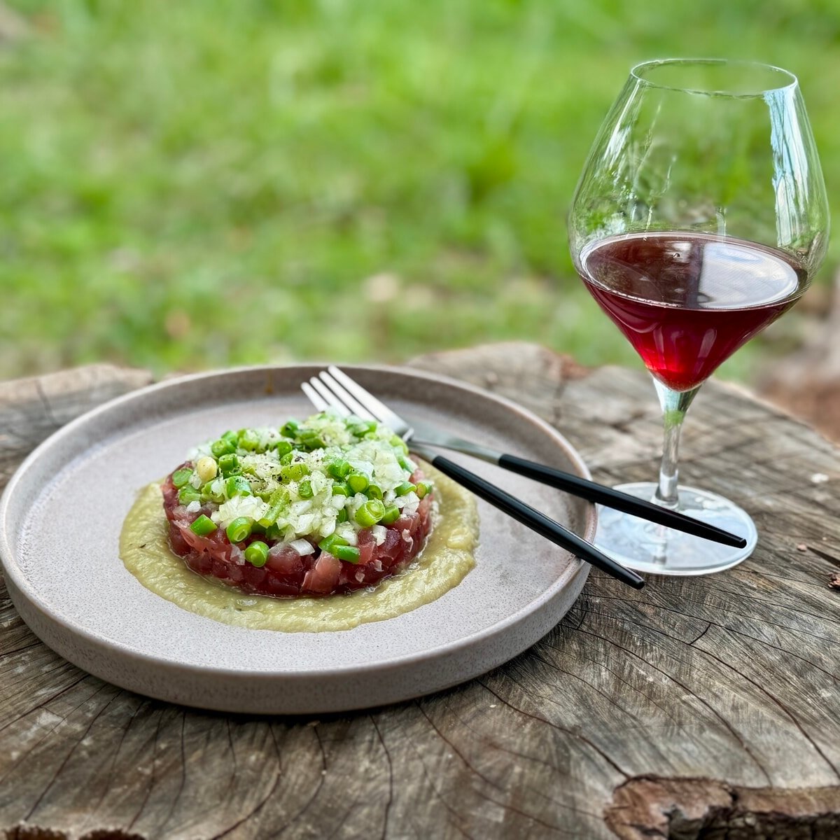 【長塚健斗の「酔いと余韻」vol.4】マグロとナスと、遠い日々の酸。