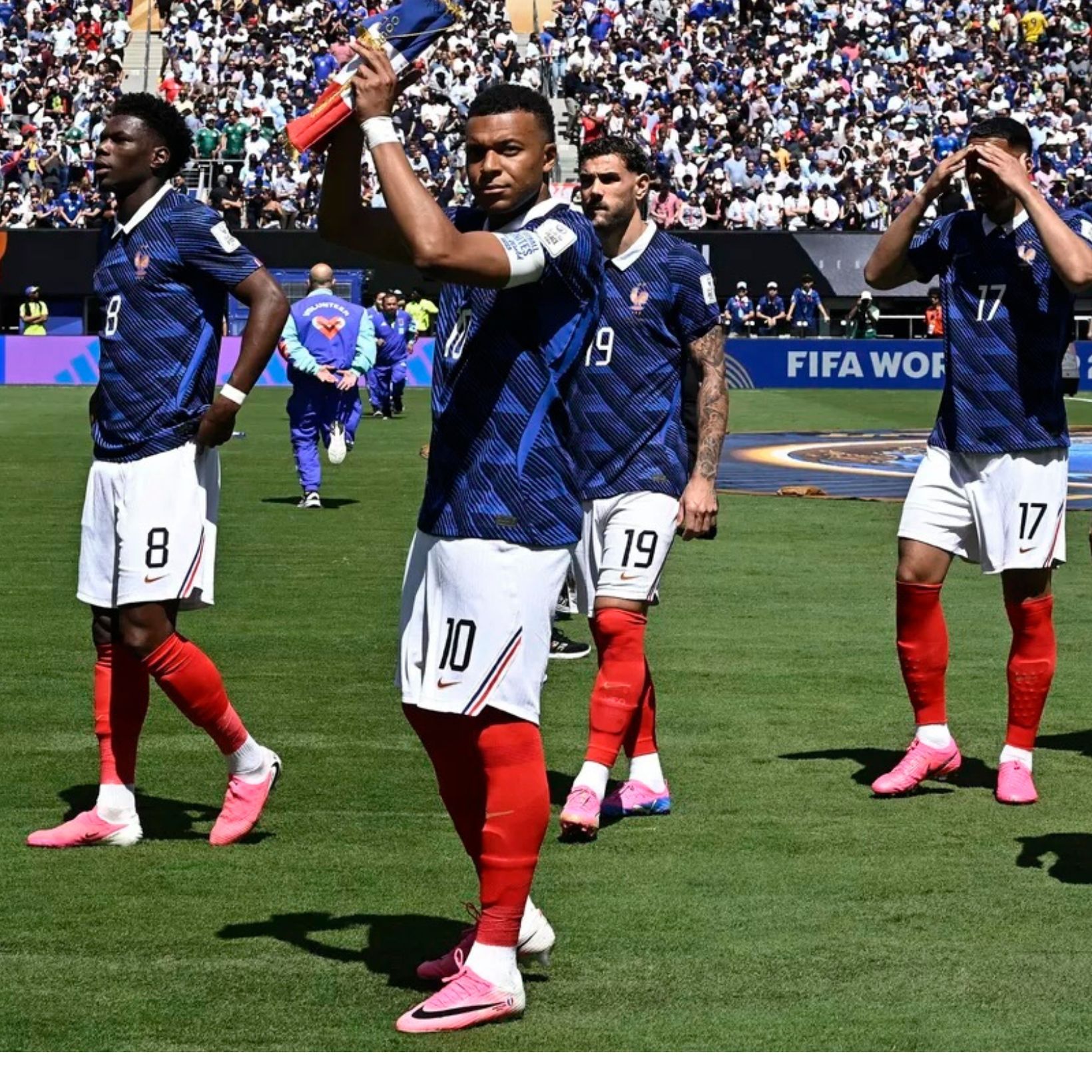 なぜ多くのサッカー選手がピッチ上でピンクのシューズを履いているの？【ワールドカップ2026】