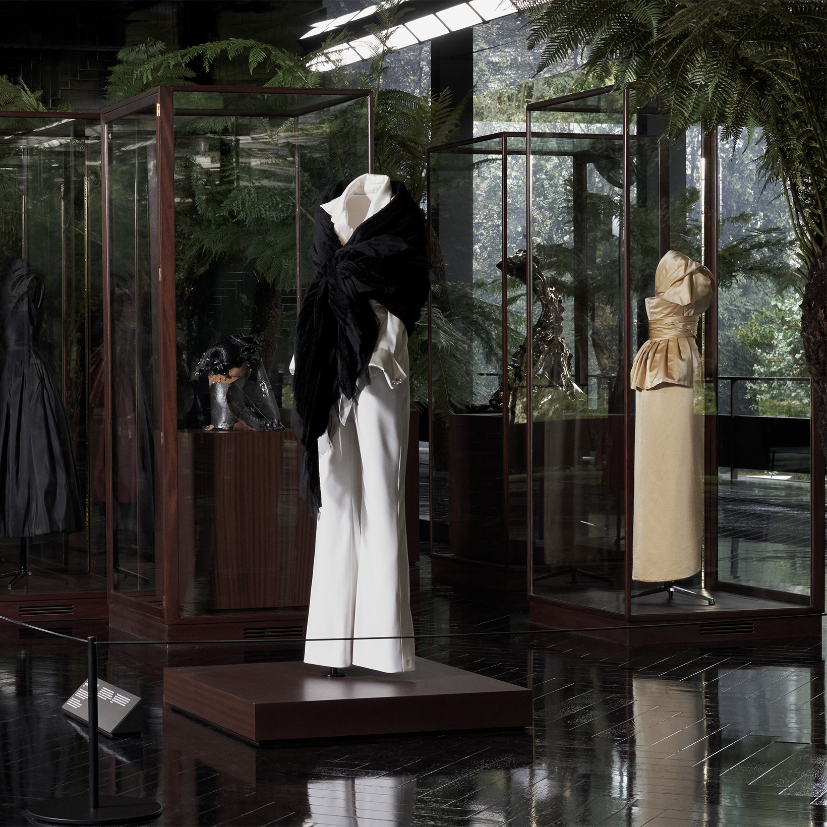 オートクチュールの芸術と工芸を語った、ディオールの『フォルムの法則』展。