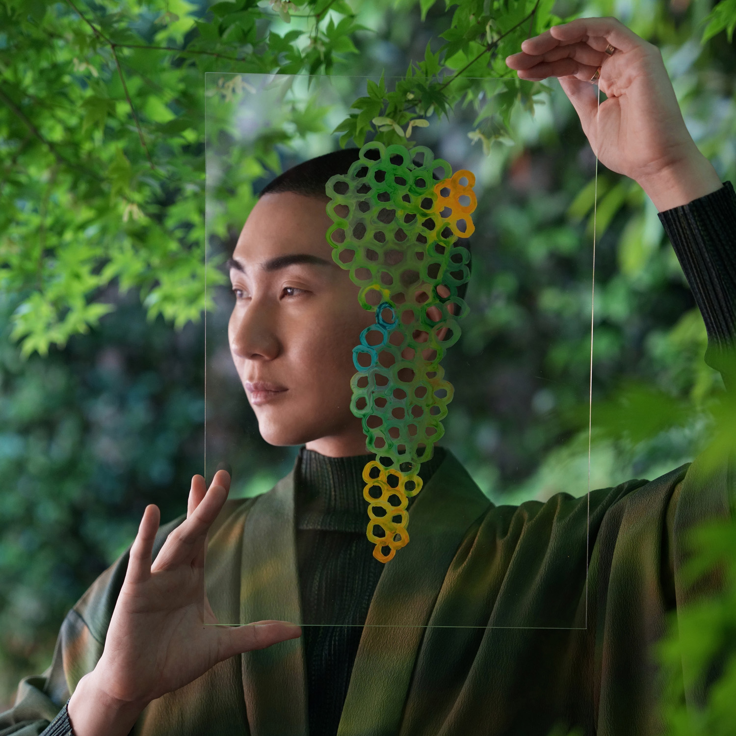 僧侶・LGBTQ活動家、西村宏堂が初のアート個展『Cells – 細胞 -』を伊勢丹新宿店で開催。