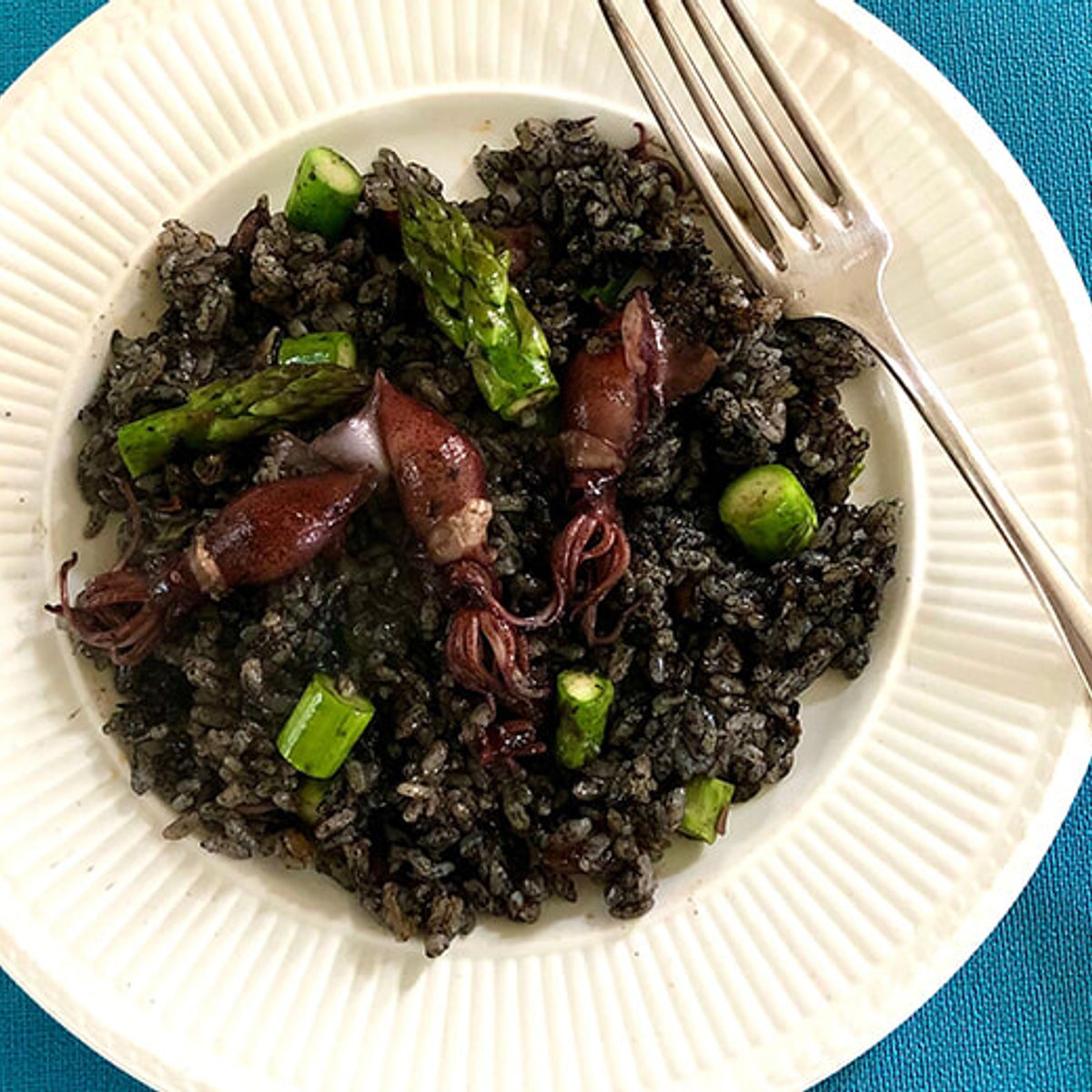 ホタルイカでバスク風のイカスミごはん