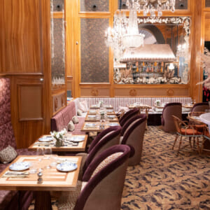 歴史ある建築で味わう、「朝のフレンチコース」とは？