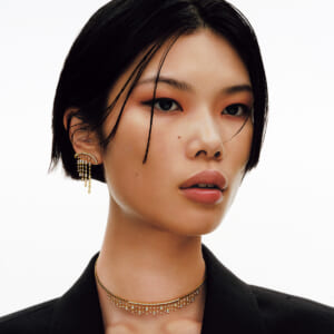 アーカーのシャンデリアが揺らめく、魅惑の輝き。