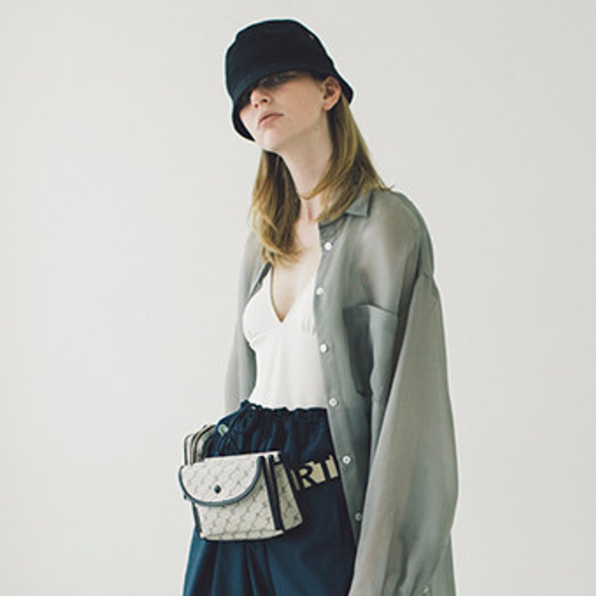 スタイリスト田畑アリサ、透ける服の着こなしルール。