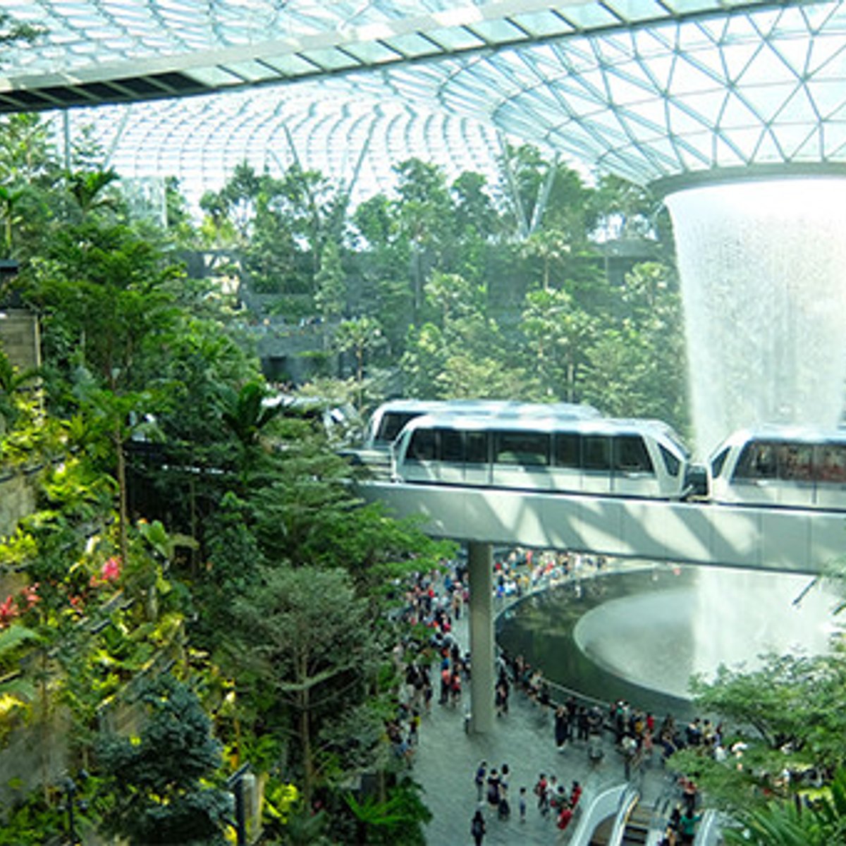 シンガポールの空港にできた注目スポット、ジュエルへ！