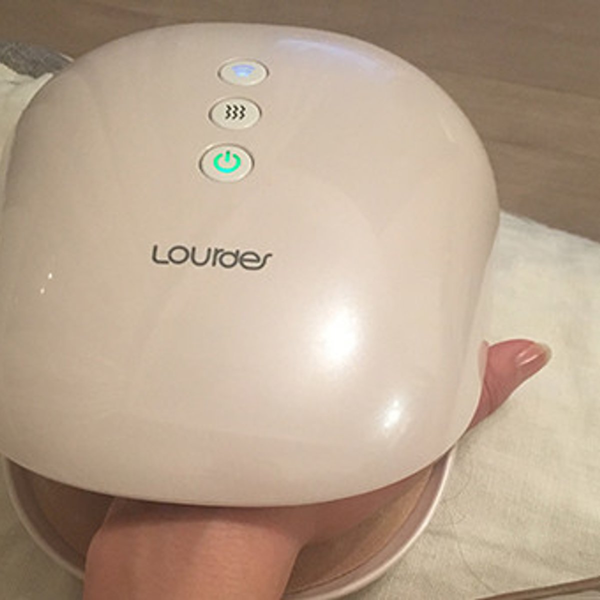 寝落ち必至のハンドマッサージャー。