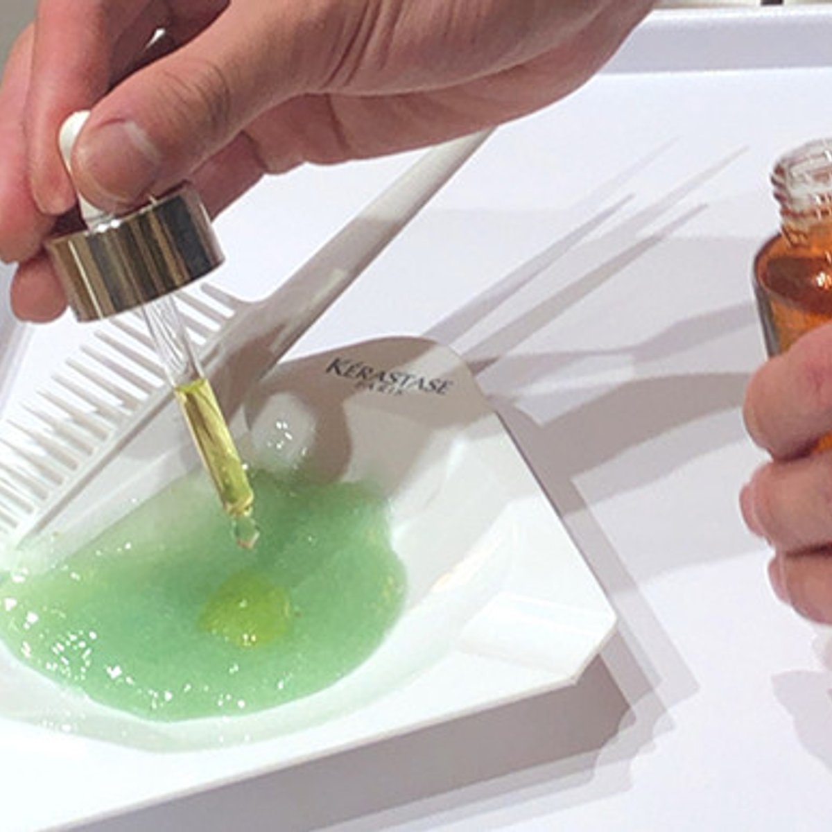 頭皮のスクラブクレンジングで、毛穴まですっきり！