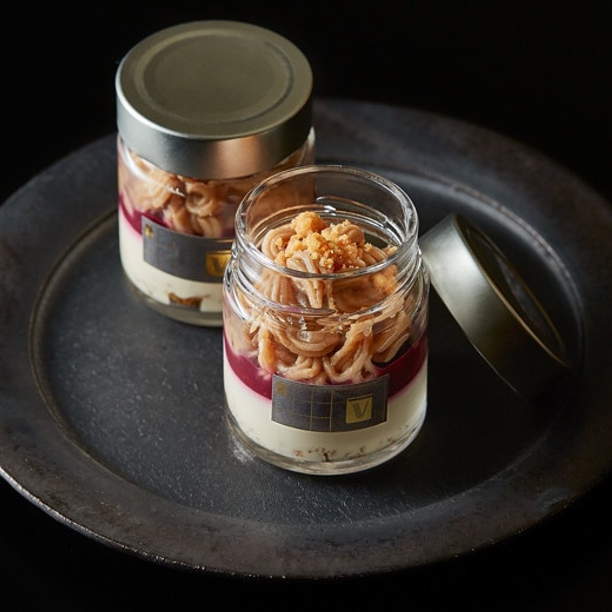 話題のジャー・モンブランは、カシスの酸味がアクセント。